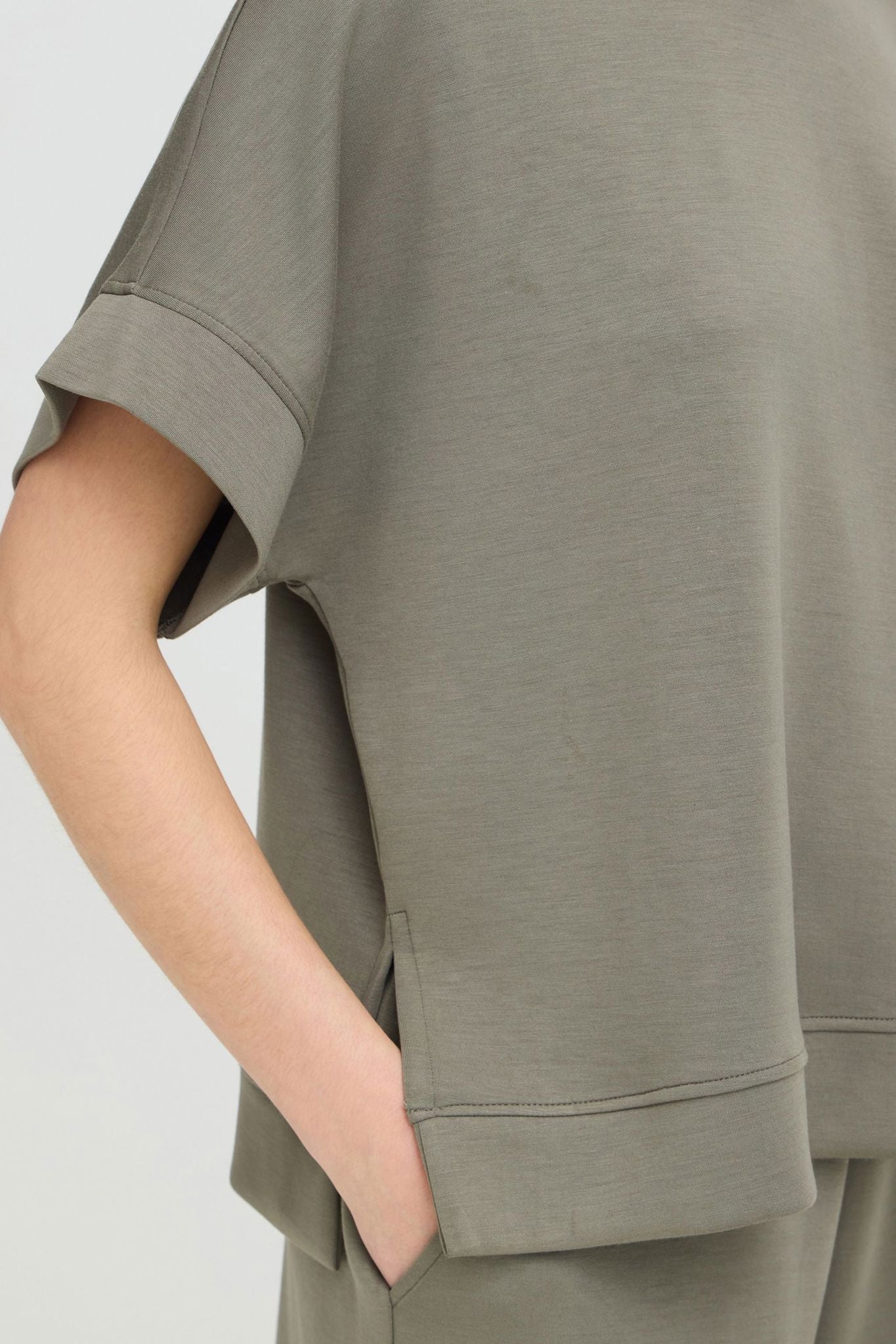 Fraurora Tee 5
