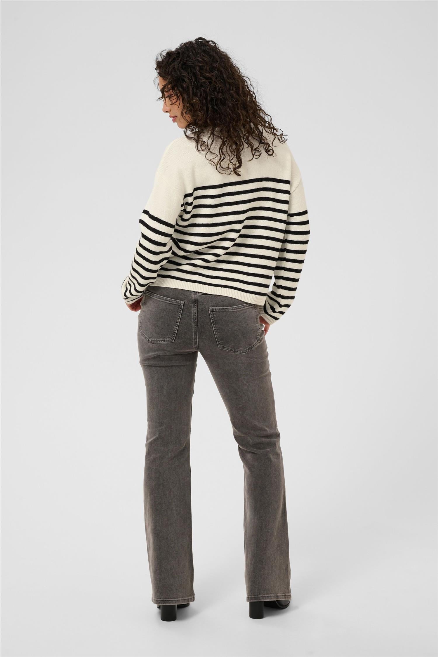 Kasus Pullover Knit